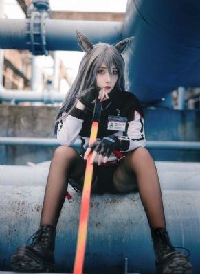迷人保拇1_十万网红美女美酱